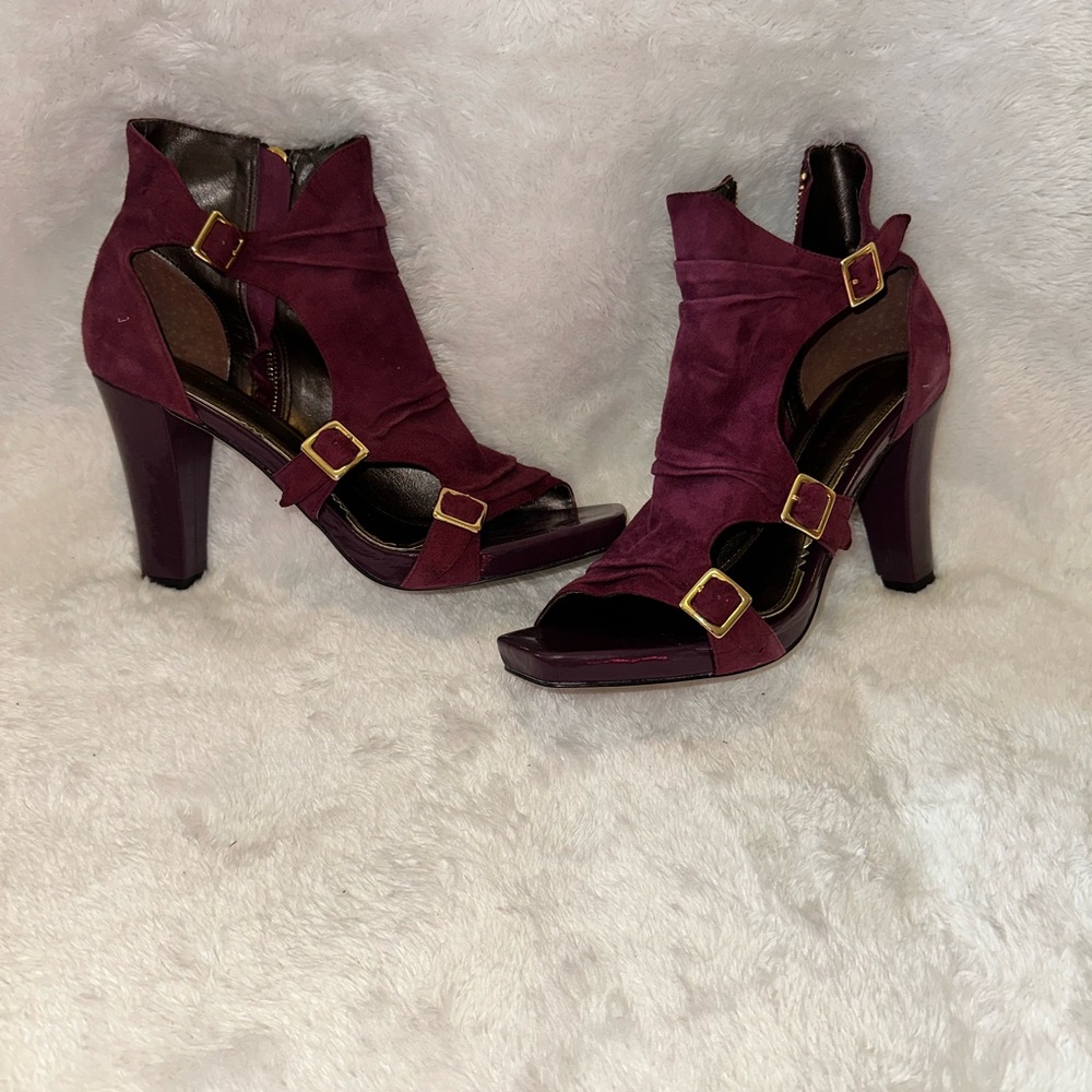 Diego Di Lucca Open-Toe Heels With Gold Tone Buckles